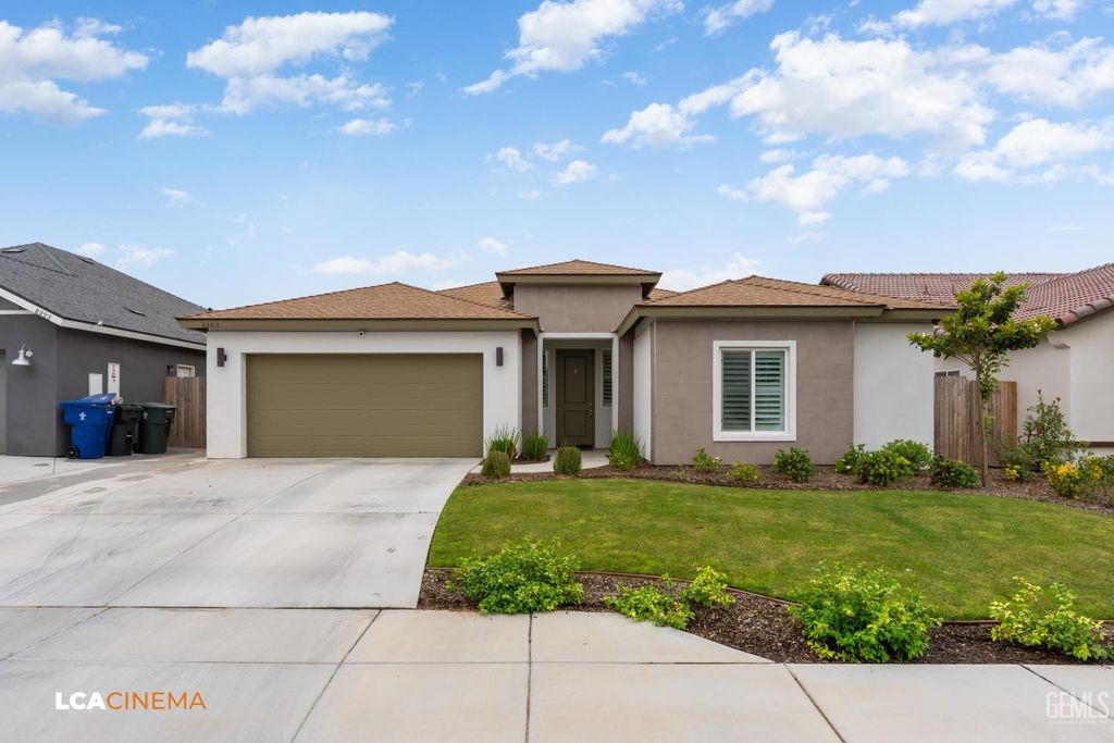 Photo of 8403 Avon Street, Bakersfield, CA 93314 (MLS # 202605750)