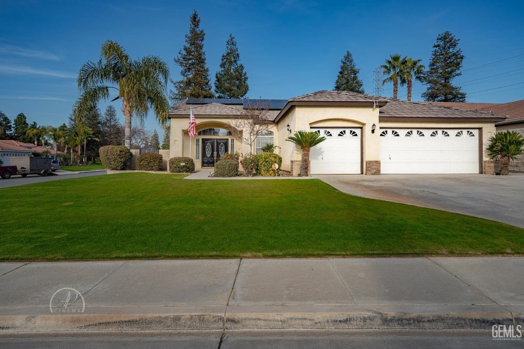 Photo of 8112 Falls Court, Bakersfield, CA 93312 (MLS # 202607019)