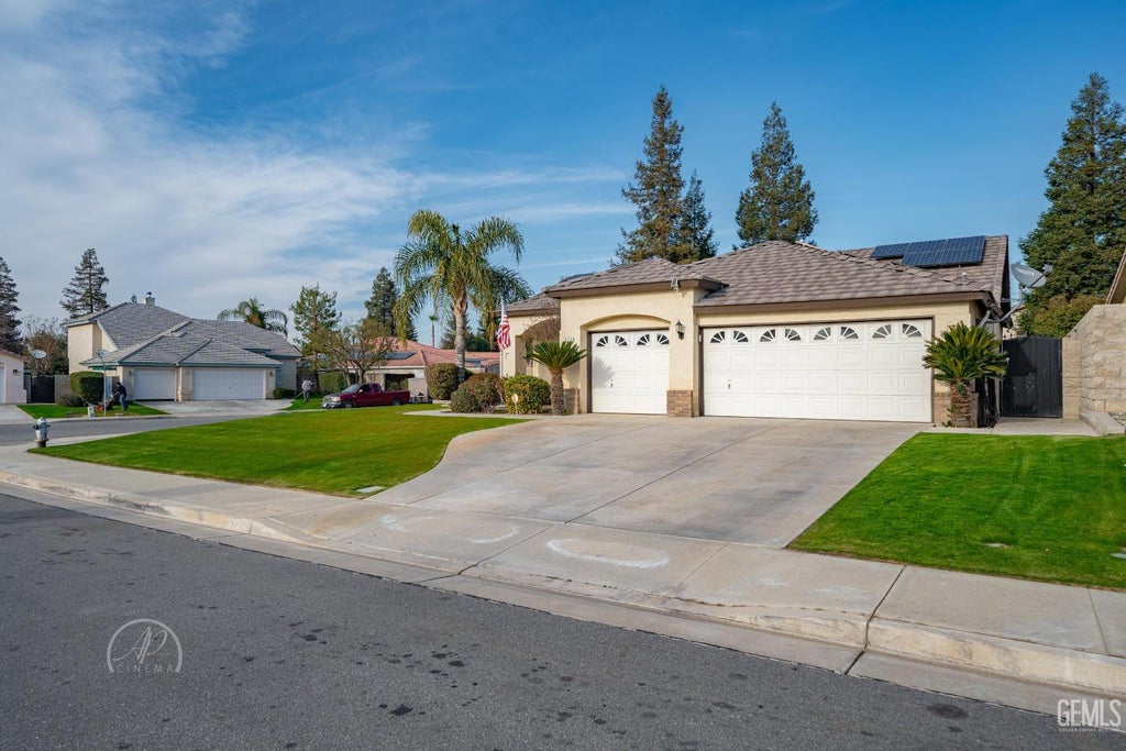 Photo of 8112 Falls Court, Bakersfield, CA 93312 (MLS # 202607019)