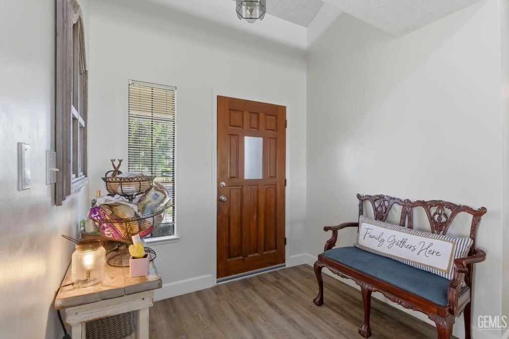 Photo of 605 Jerlee Street, Bakersfield, CA 93314 (MLS # 202605368)