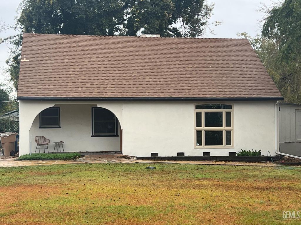 Photo of 2820 Alta Vista Drive, Bakersfield, CA 93305 (MLS # 202512750)