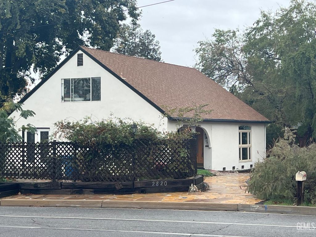 Photo of 2820 Alta Vista Drive, Bakersfield, CA 93305 (MLS # 202512750)