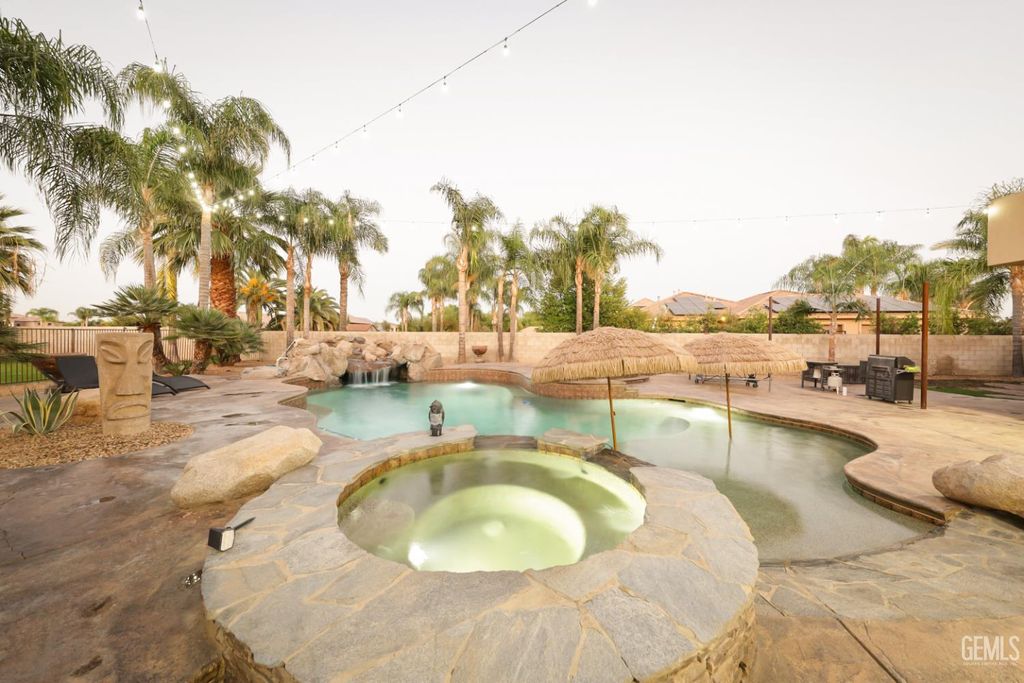 Photo of 14912 Henderson Avenue, Bakersfield, CA 93314 (MLS # 202510747)