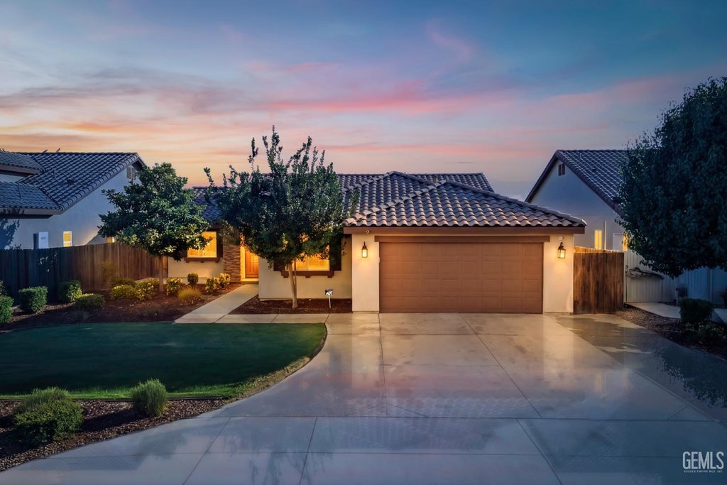 Photo of 7125 Cattail Creek Way, Bakersfield, CA 93311 (MLS # 202606658)