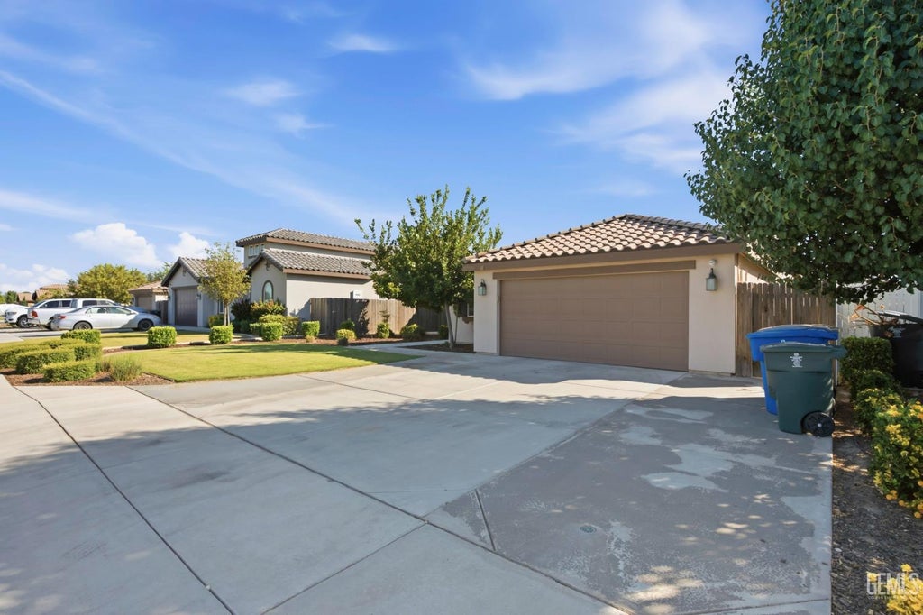 Photo of 7125 Cattail Creek Way, Bakersfield, CA 93311 (MLS # 202606658)