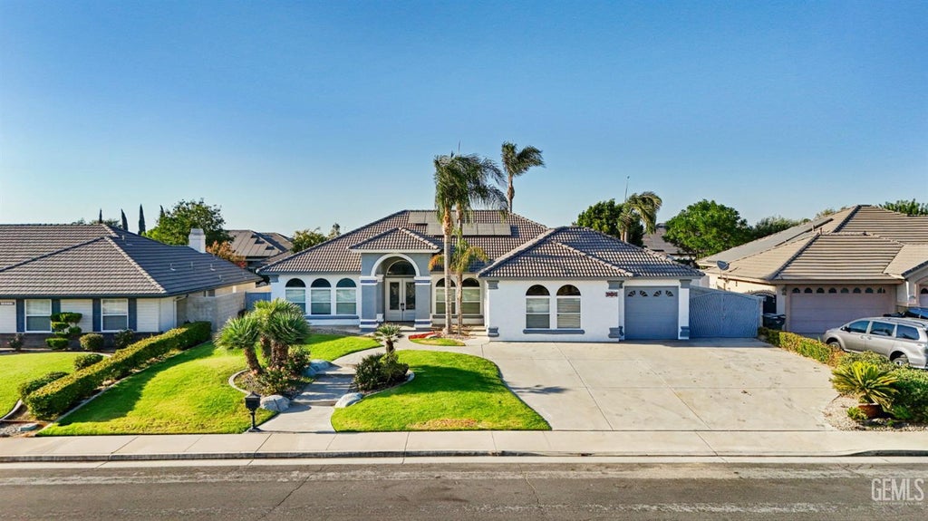 Photo of 14012 Cedar Creek Avenue, Bakersfield, CA 93314 (MLS # 202608762)