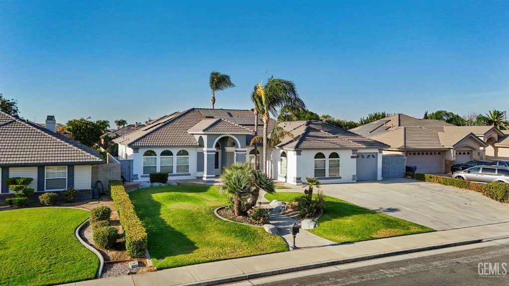 Photo of 14012 Cedar Creek Avenue, Bakersfield, CA 93314 (MLS # 202608762)