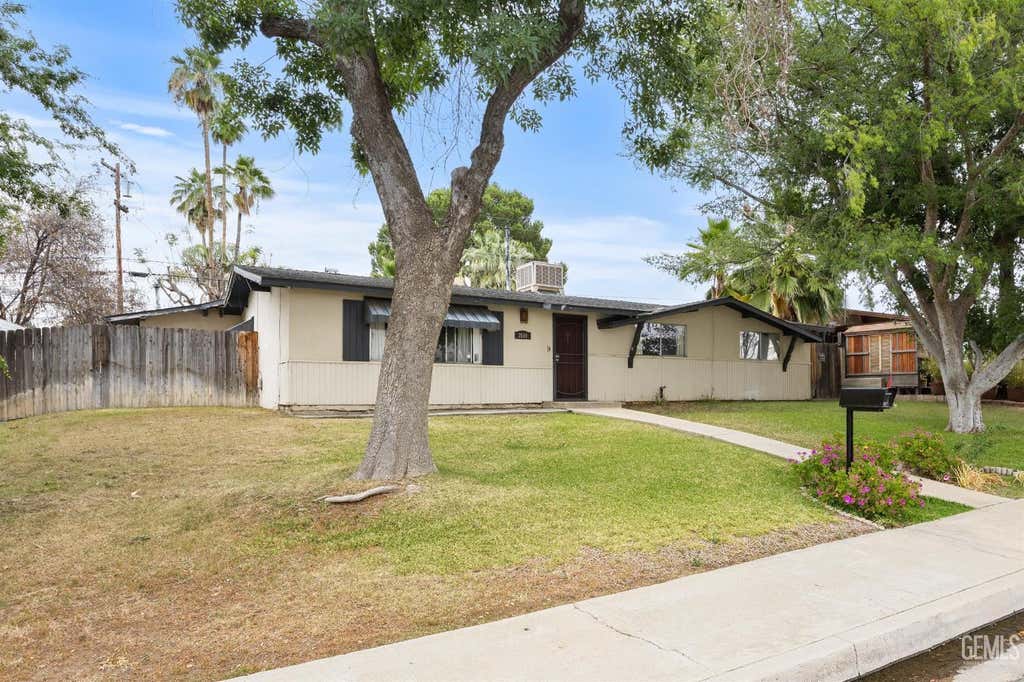Photo of 3500 Columbus Street, Bakersfield, CA 93306 (MLS # 202605686)