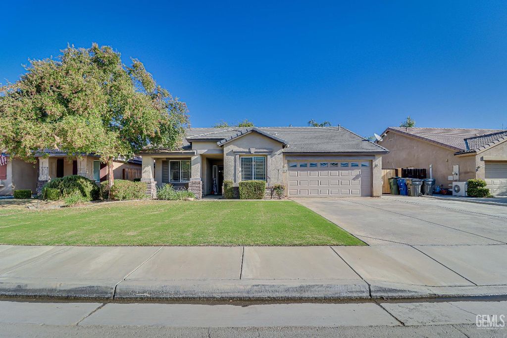 Photo of 13118 Ridgeway Meadows Drive, Bakersfield, CA 93314 (MLS # 202511202)