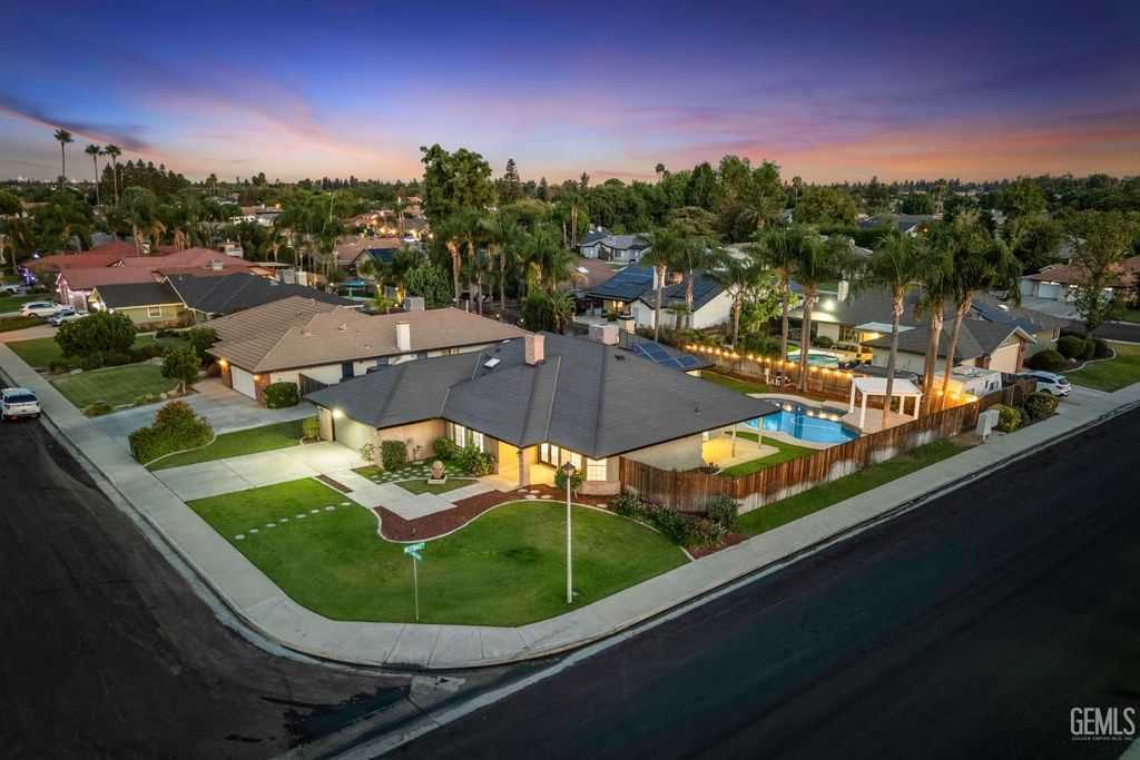 Photo of 14113 Wellington Court, Bakersfield, CA 93314 (MLS # 202511093)