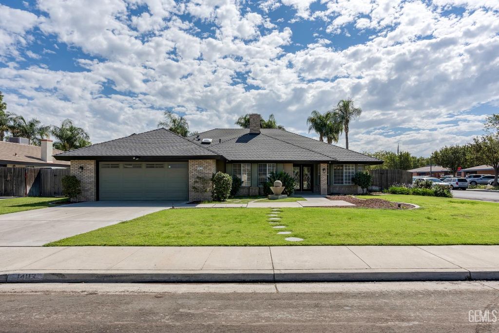 Photo of 14113 Wellington Court, Bakersfield, CA 93314 (MLS # 202511093)