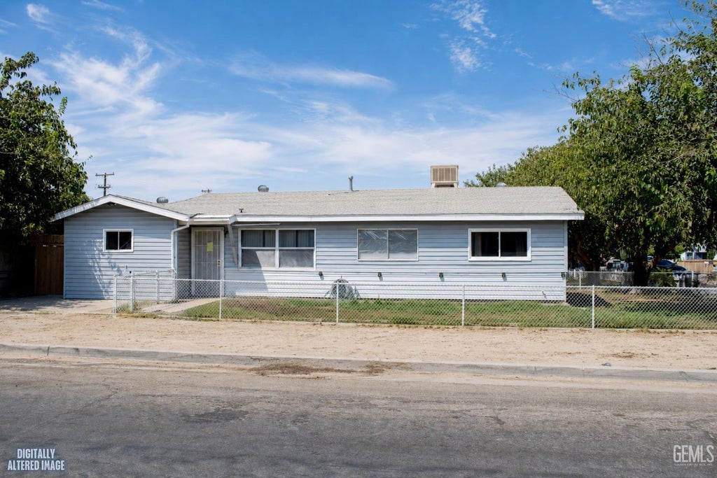 Photo of 501 Tyler Street, Taft, CA 93268 (MLS # 202609504)