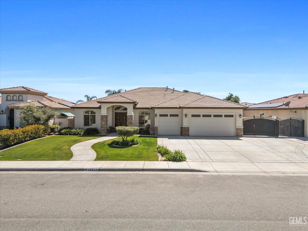 Photo of 14515 Wayne Lee Court, Bakersfield, CA 93314 (MLS # 202604039)