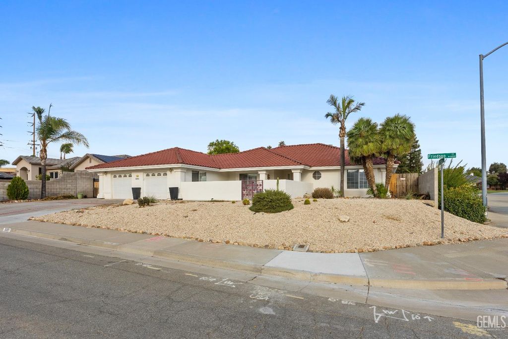 Photo of 6001 Friedson Court, Bakersfield, CA 93306 (MLS # 202511143)
