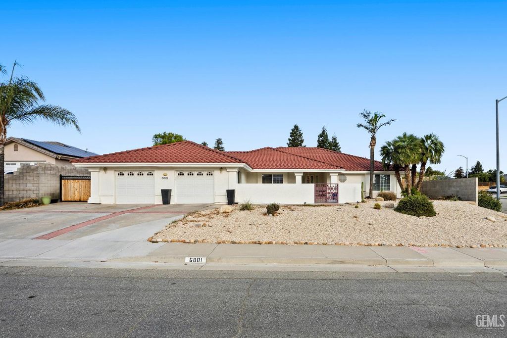 Photo of 6001 Friedson Court, Bakersfield, CA 93306 (MLS # 202511143)