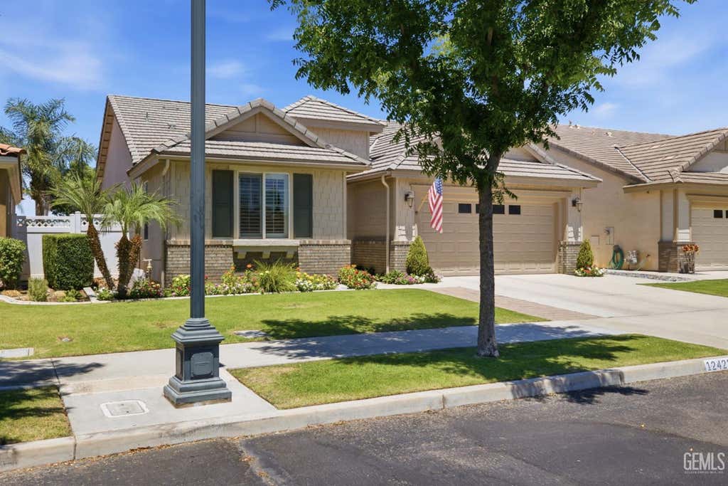 Photo of 12422 Winger Street, Bakersfield, CA 93312 (MLS # 202607984)