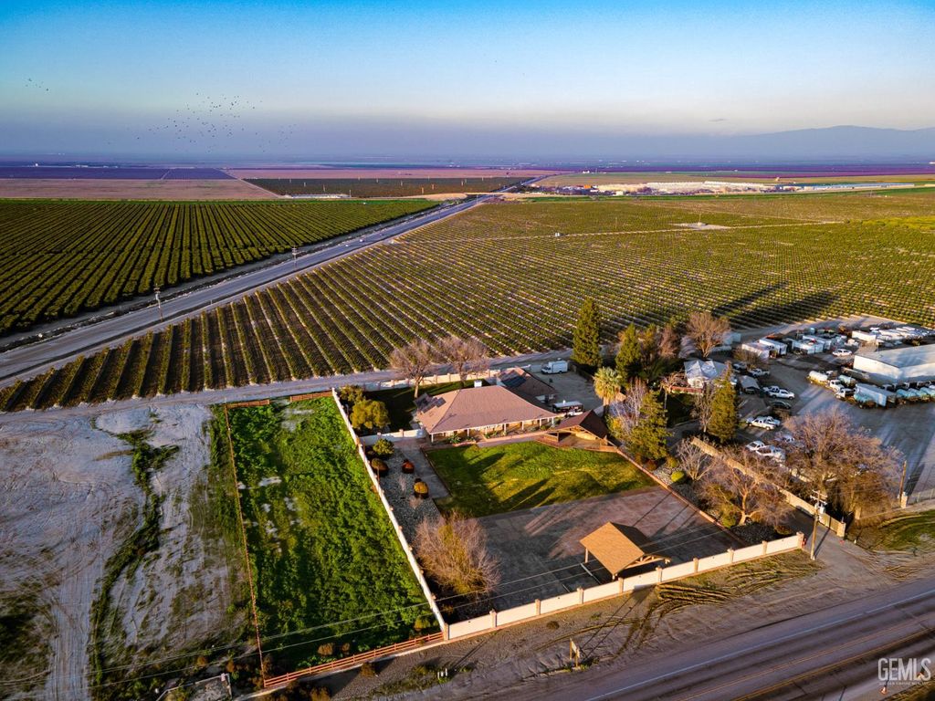 Photo of 14500 Maricopa Highway, Bakersfield, CA 93311 (MLS # 202600941)