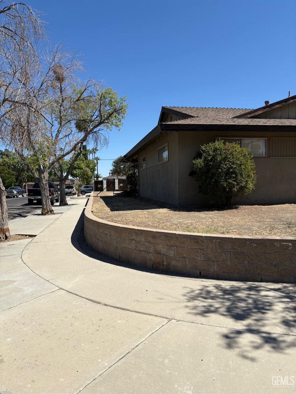 Photo of 505 Keene Ln, Taft, CA 93268 (MLS # 202510231)