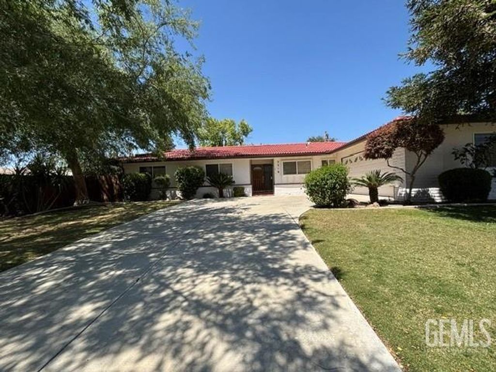 Photo of 3218 Christmas Tree Lane, Bakersfield, CA 93306 (MLS # 202605384)
