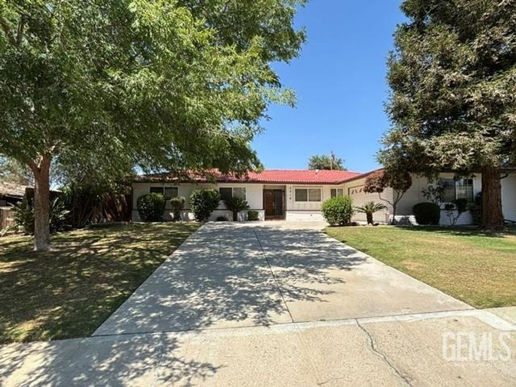 Photo of 3218 Christmas Tree Lane, Bakersfield, CA 93306 (MLS # 202605384)
