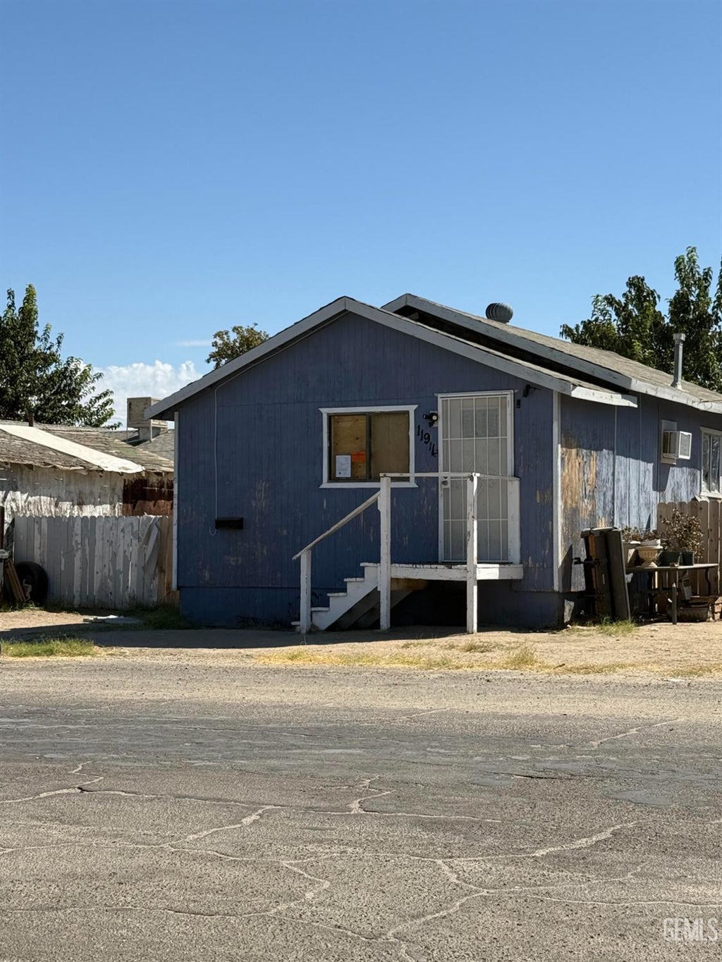 Photo of 119 Madison Street, Taft, CA 93268 (MLS # 202610311)