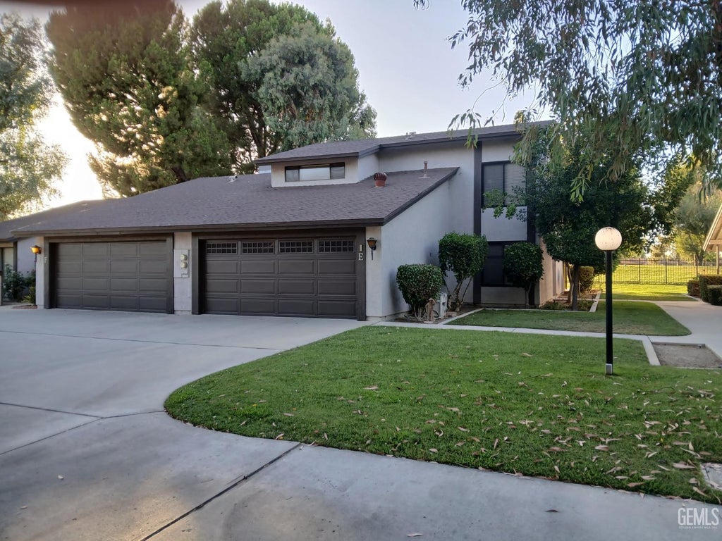 Photo of 5900 Kirkside Drive #E, Bakersfield, CA 93309 (MLS # 202606777)