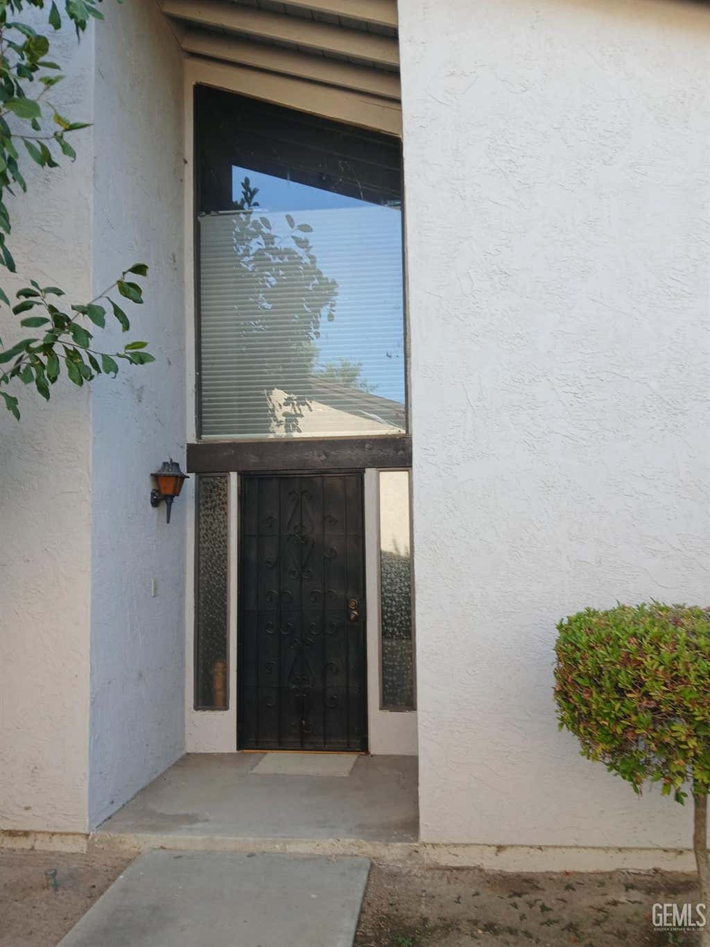 Photo of 5900 Kirkside Drive #E, Bakersfield, CA 93309 (MLS # 202606777)