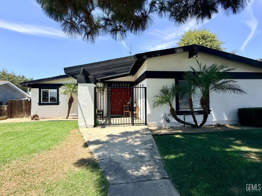 Photo of 4601 McCray Street, Bakersfield, CA 93308 (MLS # 202608753)