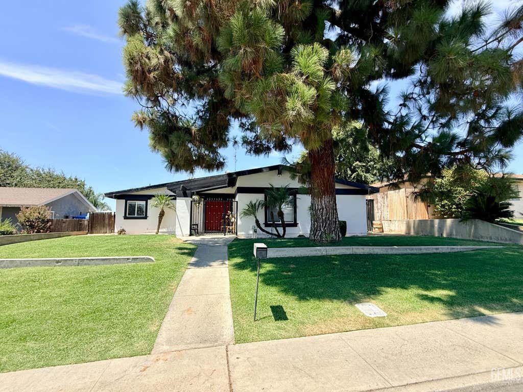 Photo of 4601 McCray Street, Bakersfield, CA 93308 (MLS # 202608753)