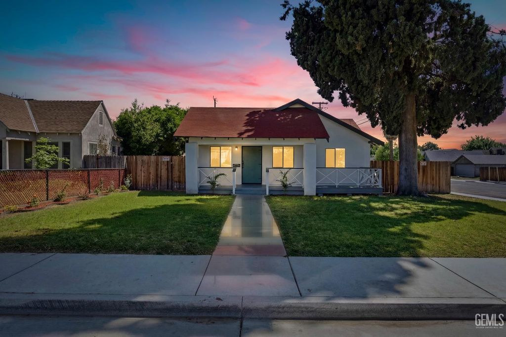 Photo of 201 Lincoln Street, Bakersfield, CA 93305 (MLS # 202603865)