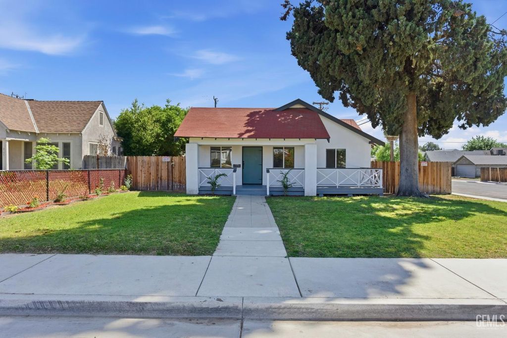 Photo of 201 Lincoln Street, Bakersfield, CA 93305 (MLS # 202603865)