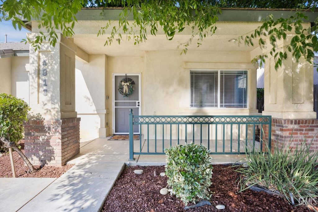 Photo of 5813 Pendleton Falls Drive, Bakersfield, CA 93312 (MLS # 202604057)