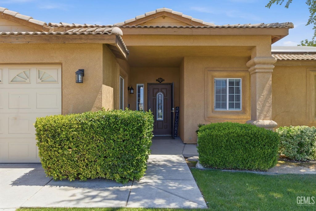Photo of 1003 Vallejo Drive, Bakersfield, CA 93307 (MLS # 202604357)