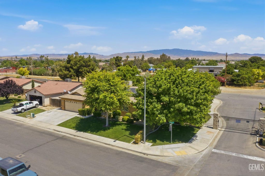 Photo of 1003 Vallejo Drive, Bakersfield, CA 93307 (MLS # 202604357)