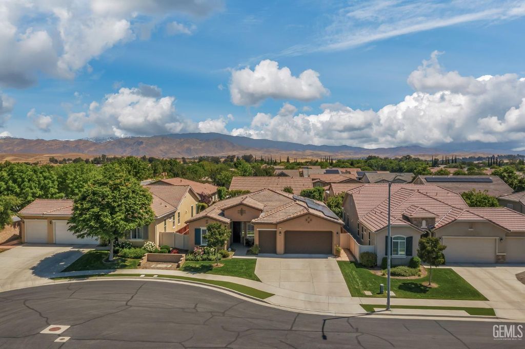 Photo of 6409 Dover Place, Bakersfield, CA 93306 (MLS # 202604134)