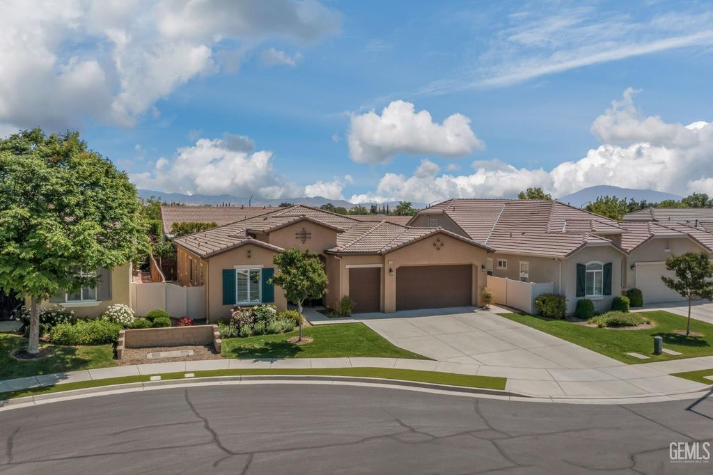Photo of 6409 Dover Place, Bakersfield, CA 93306 (MLS # 202604134)