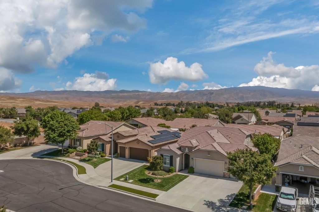 Photo of 6409 Dover Place, Bakersfield, CA 93306 (MLS # 202604134)