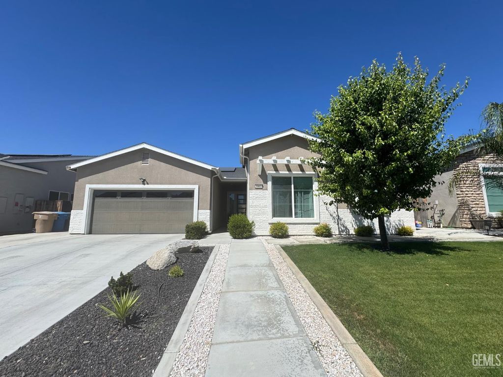 Photo of 5902 Ocean Jasper Drive, Bakersfield, CA 93313 (MLS # 202604113)
