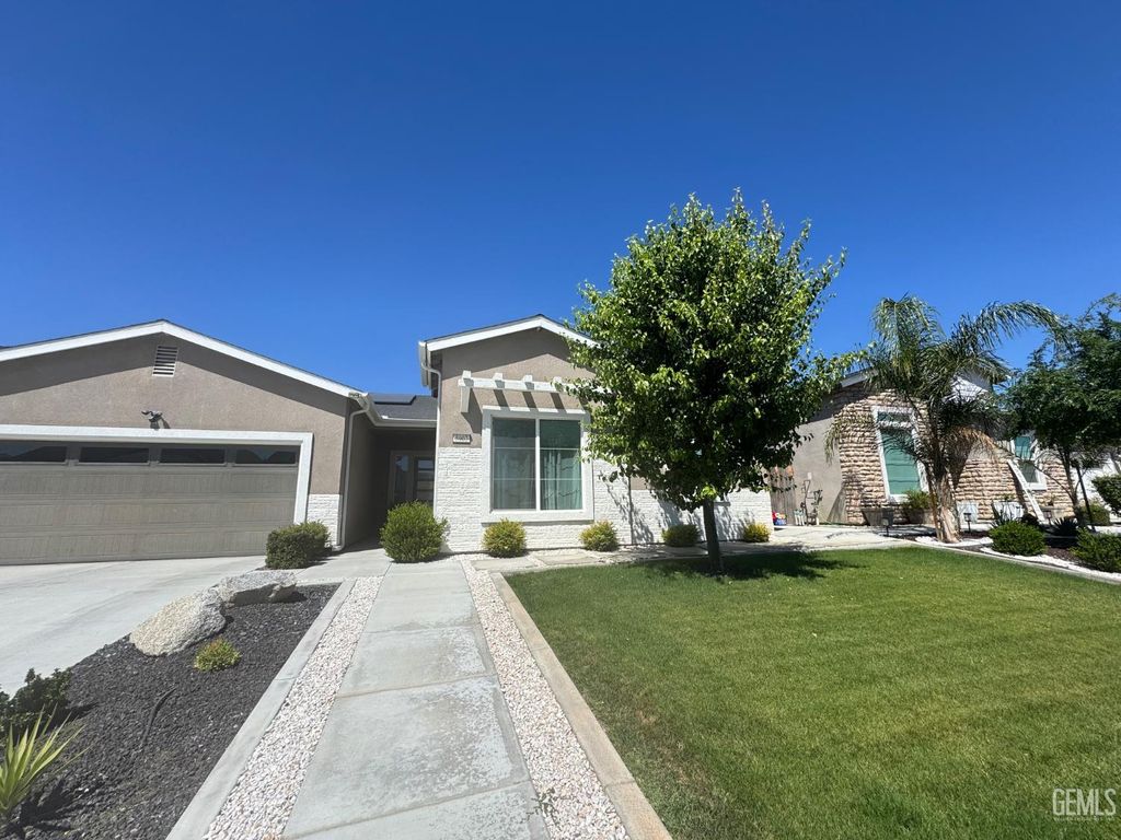 Photo of 5902 Ocean Jasper Drive, Bakersfield, CA 93313 (MLS # 202604113)