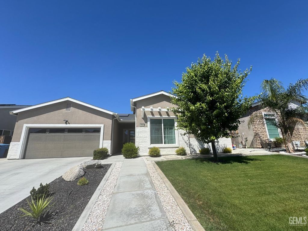 Photo of 5902 Ocean Jasper Drive, Bakersfield, CA 93313 (MLS # 202604113)