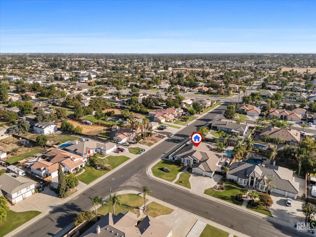 Photo of 13303 Ascot Court, Bakersfield, CA 93314 (MLS # 202510553)
