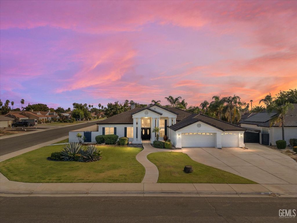 Photo of 13303 Ascot Court, Bakersfield, CA 93314 (MLS # 202510553)
