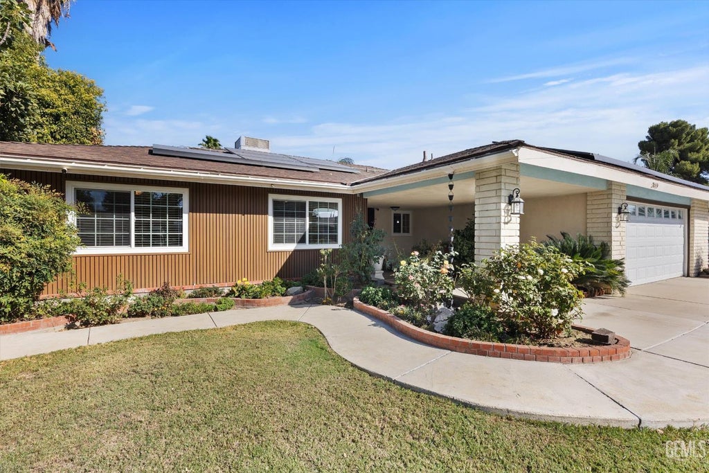 Photo of 2616 Cheshire Drive, Bakersfield, CA 93309 (MLS # 202610226)