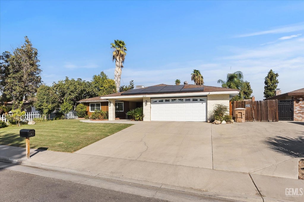 Photo of 2616 Cheshire Drive, Bakersfield, CA 93309 (MLS # 202610226)