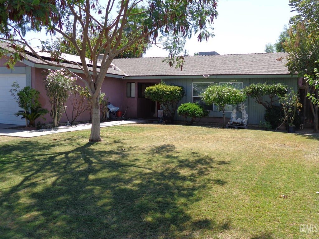 Photo of 3705 Valley Vista Avenue, Bakersfield, CA 93309 (MLS # 202609820)
