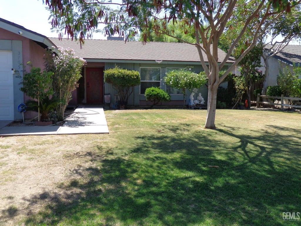 Photo of 3705 Valley Vista Avenue, Bakersfield, CA 93309 (MLS # 202609820)