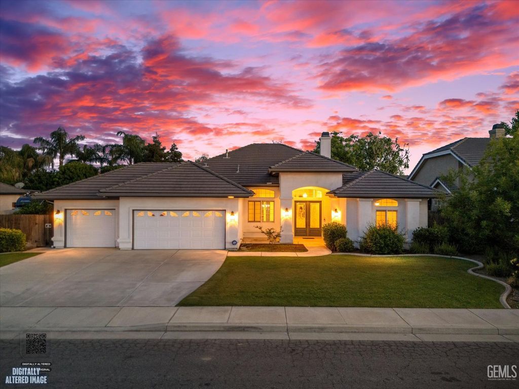 Photo of 4307 Walker Lake Drive, Bakersfield, CA 93313 (MLS # 202604069)