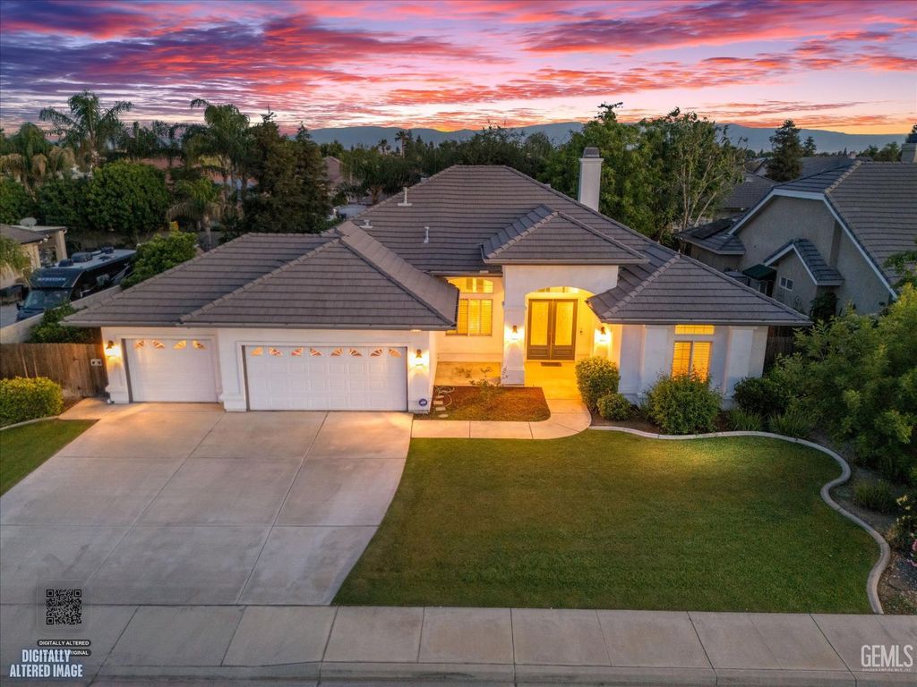 Photo of 4307 Walker Lake Drive, Bakersfield, CA 93313 (MLS # 202604069)