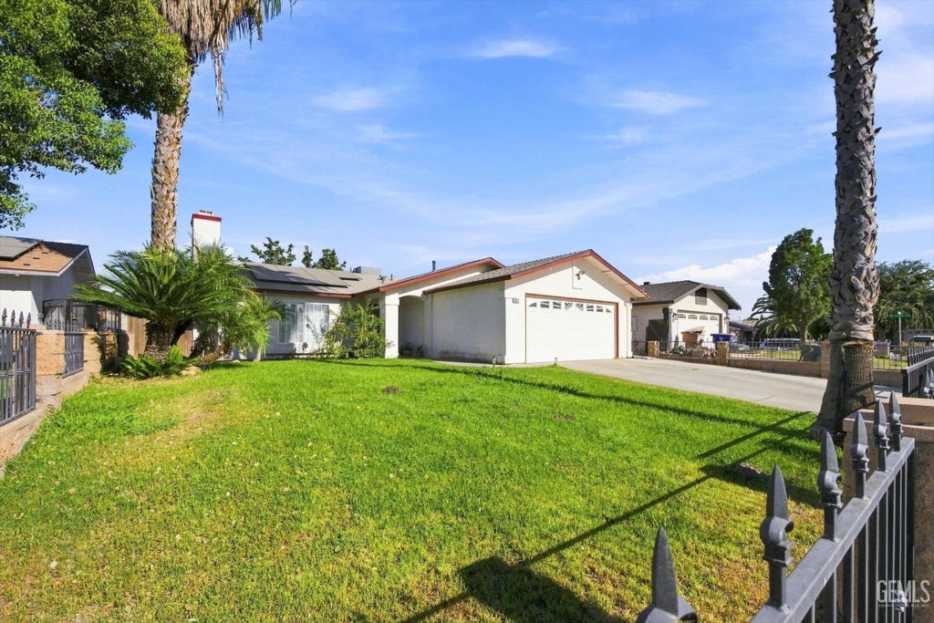 Photo of 6516 Tiburon Street, Bakersfield, CA 93307 (MLS # 202609620)