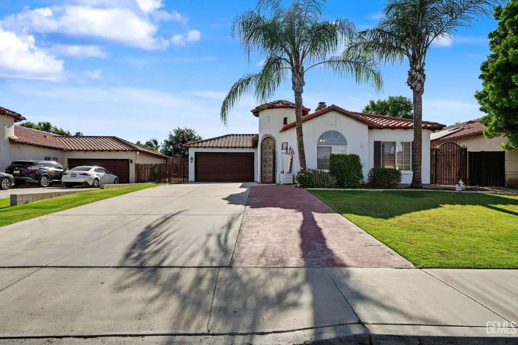 Photo of 231 Solecita Way, Bakersfield, CA 93314 (MLS # 202607100)